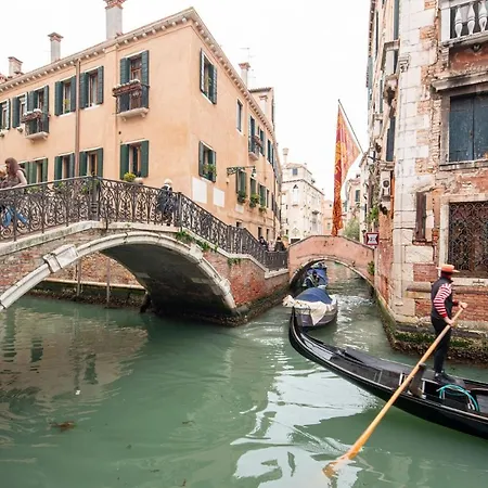Casa Manina Sul Ponte - Your Private Canal View 아파트
