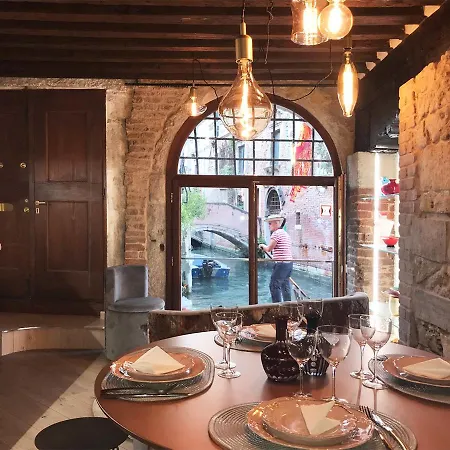 Casa Manina Sul Ponte - Your Private Canal View ונציה